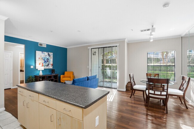 Building Photo - Grand Estates at Kessler Park