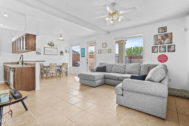 Foto del edificio - 12952 Alfredo Apodaca Dr