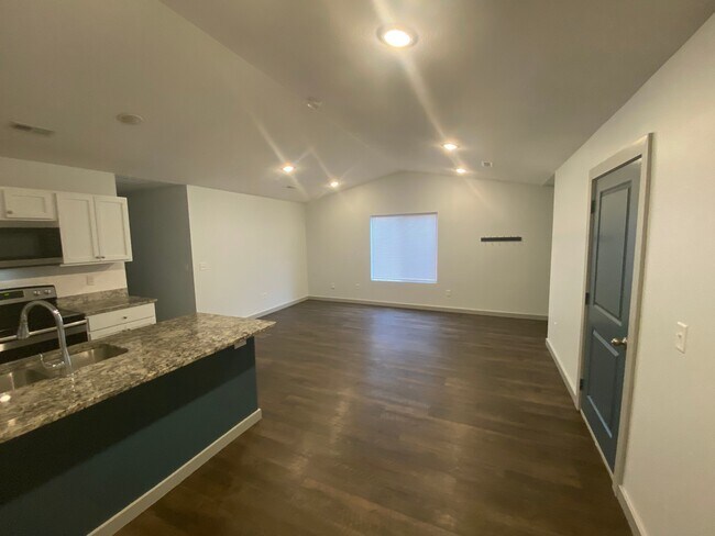 Foto del edificio - 1805 E 69th Ct N