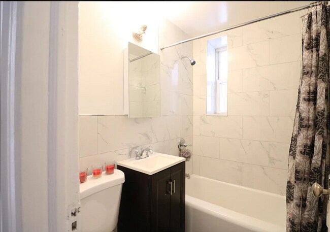 Baño - 167 Delancey Plz