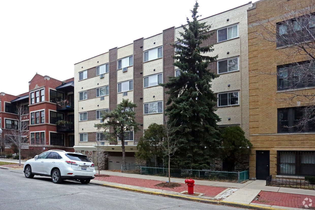 Building Photo - 736 W Buena Ave