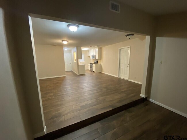 Building Photo - 804 Pinkerton-
