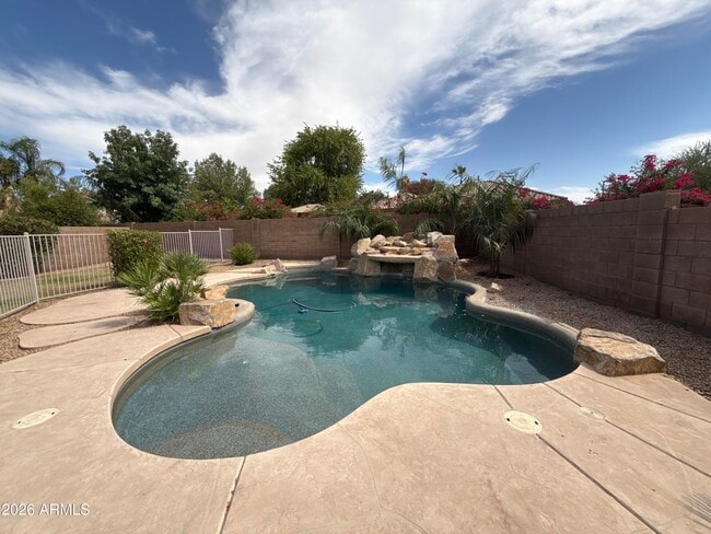 Building Photo - 4155 E Clubview Dr