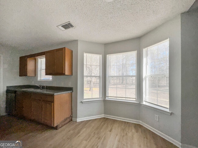 Building Photo - 615 Fieldcrest Dr