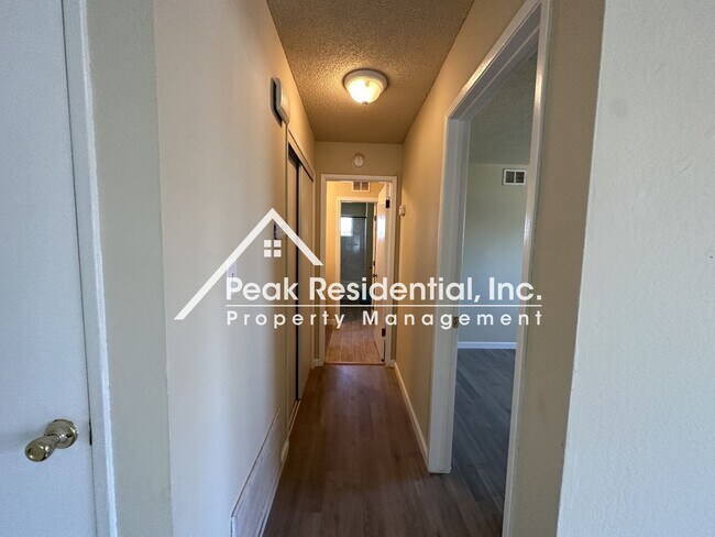 Building Photo - 2 br, 1 bath House - 4335 Shining Star #4