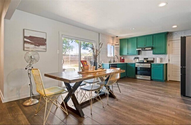 Building Photo - 1812 Loreto Dr