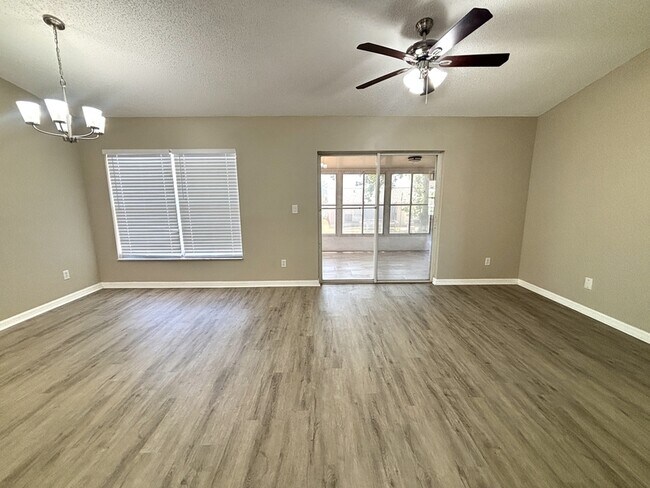 Foto del edificio - 12037 Goldenstar Ln