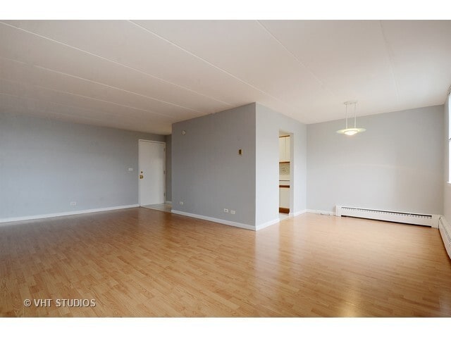 Building Photo - 225 S Rohlwing Rd