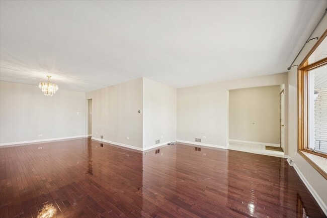 Building Photo - 9S525 Allison Ct