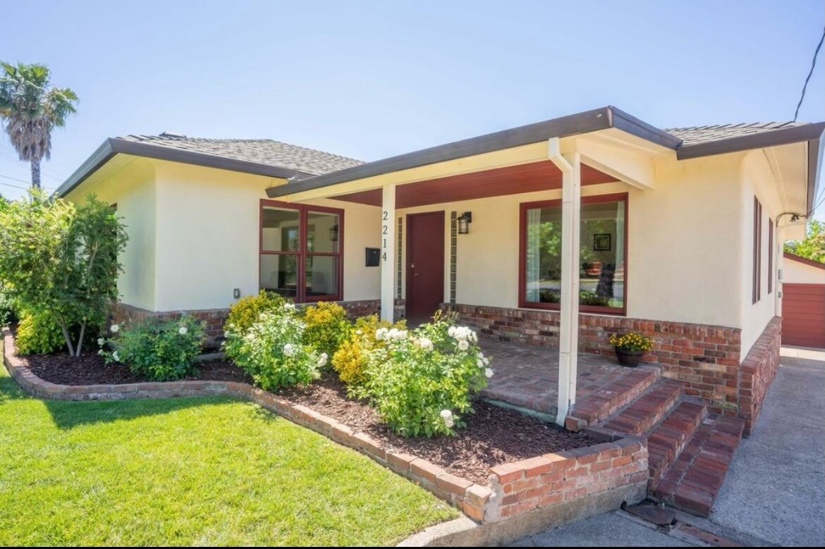 Foto principal - 2214 Sonoma St