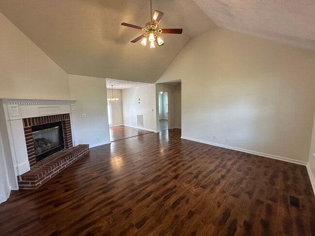 Building Photo - Charming 3 Bed 2 Bath Home In Murfreesboro