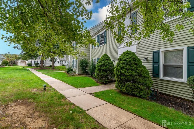 Building Photo - 456 Roxbury Ln