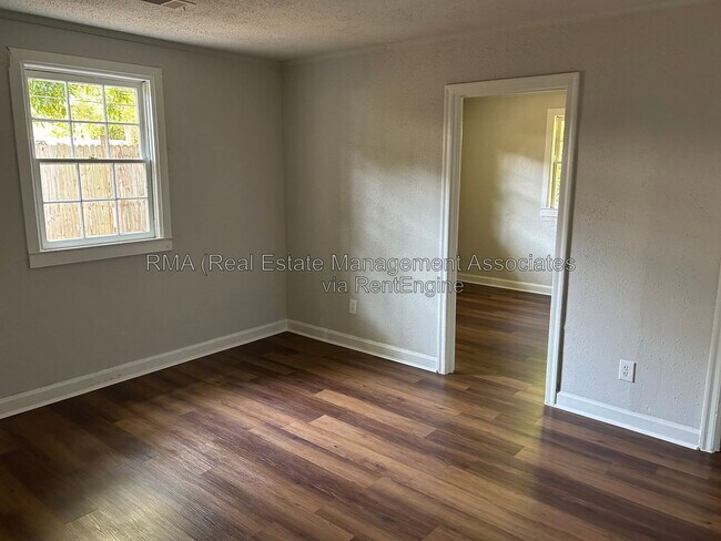 Foto del edificio - 1321 Drewery Ave