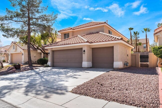 Building Photo - 16174 Royal Canyon Dr