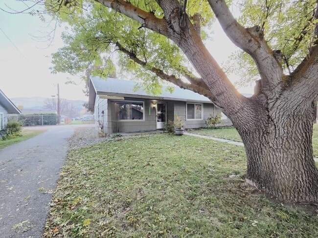 Foto del edificio - 1261/1263 Montana St.