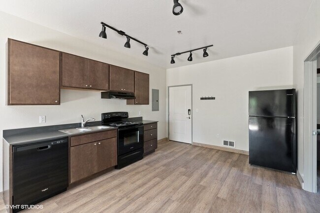 Foto del edificio - 718 Edgewood Pl
