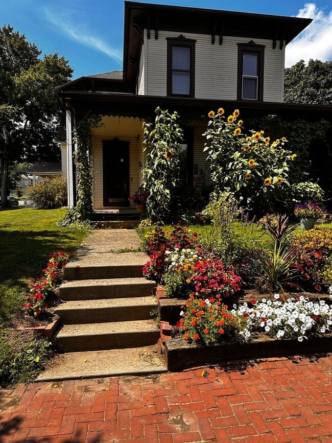 Building Photo - 239-241 South Maple