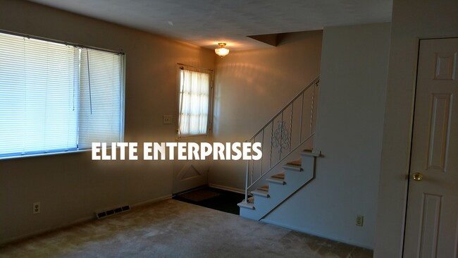 Building Photo - 1015 W Wilshire Dr