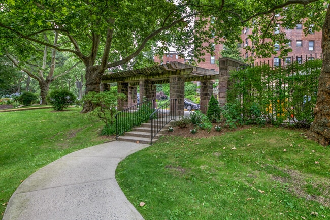 Building Photo - 181 Pearsall Dr