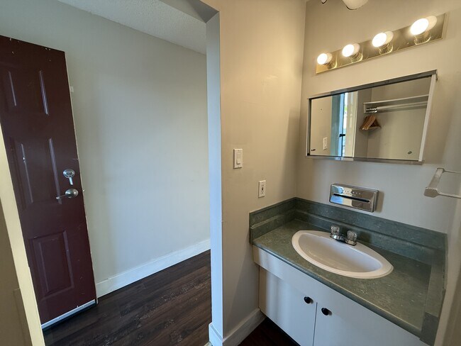 Photo du bâtiment - 1500 Dogwood St