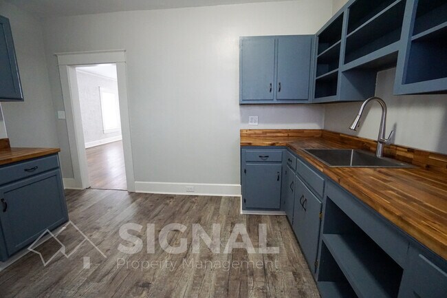 Building Photo - 1522 42nd St Ensley