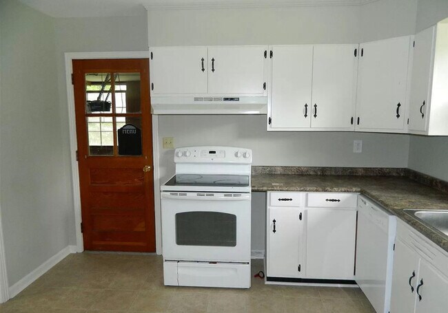 Building Photo - 412 Pearson Dr SW