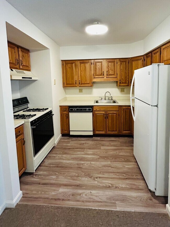 2000 Springbrook Cir Unit 814, Portsmouth, NH 03801 Room for Rent in