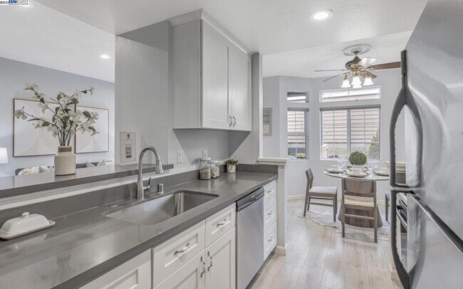 Building Photo - 7595 Canyon Meadows Cir