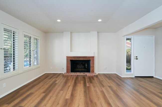 Building Photo - 667 Arroyo Oaks Dr