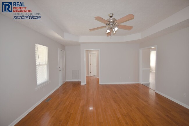 Building Photo - Adorable 3BR/2BA, attached 2 car garage in N. Murfreesboro on a corner lot!