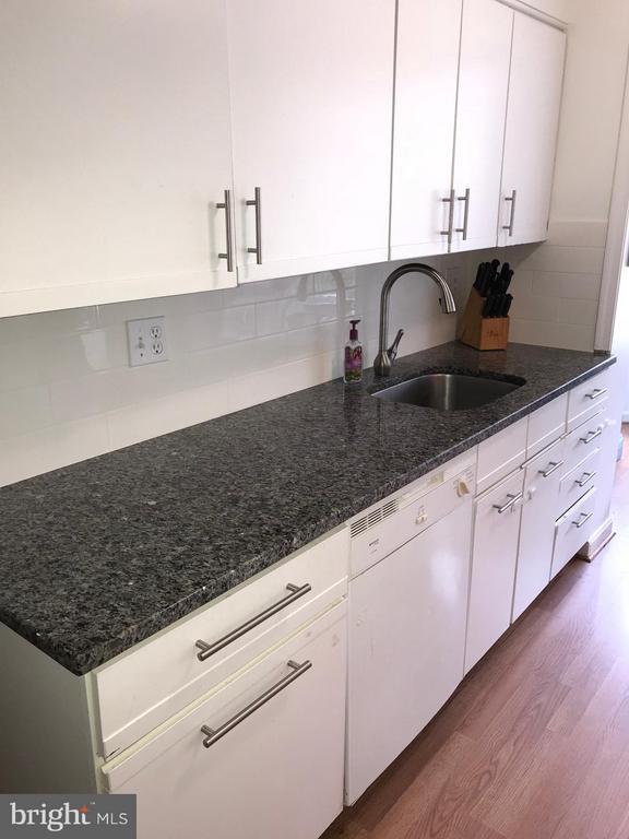 Foto del edificio - 5205 Saratoga Ave