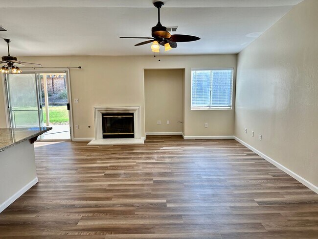 Foto del edificio - 5610 Charleville Ln