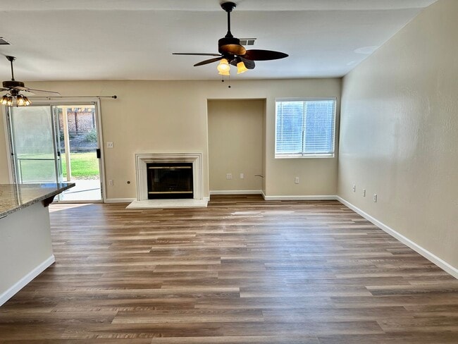 Building Photo - Northwest Dream Home!!!! 3+2 Granite Count...
