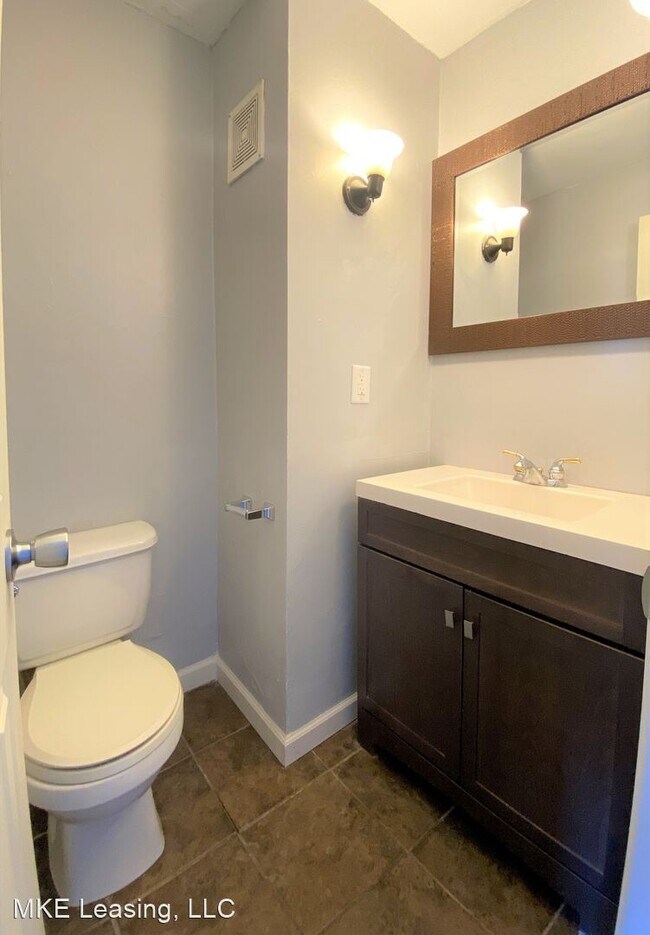 Building Photo - 3 br, 1.5 bath House - 9011 N Swan Road Un...