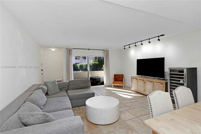 Foto del edificio - 9394 SW 77th Ave