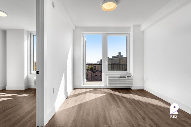 Building Photo - 2069 Honeywell Ave