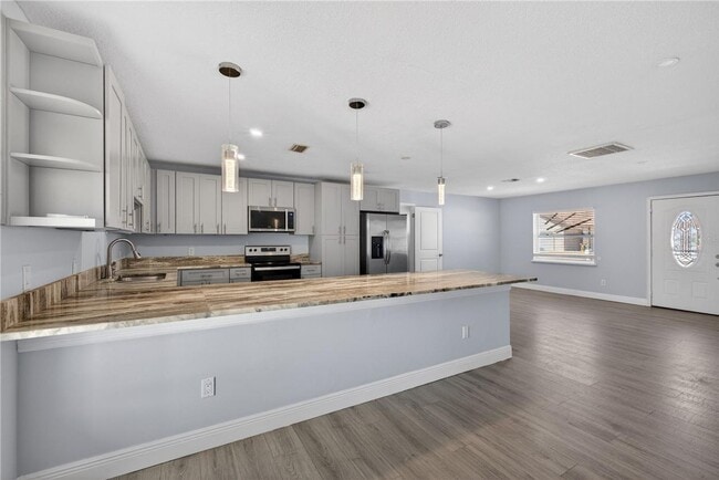 Building Photo - SINGLE FAMILY HOME IN DOWNTOWN KISSIMMEE! 3/2