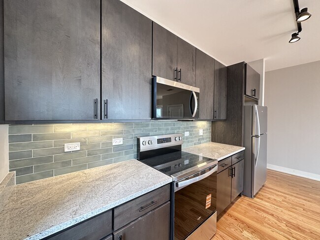 Foto del edificio - 2100 W 18th Pl