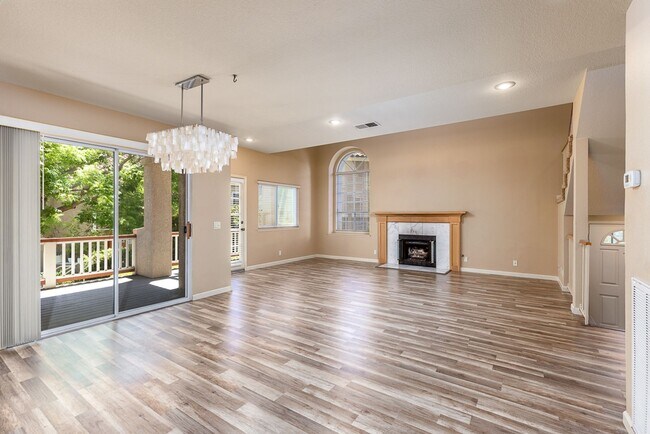 Foto del edificio - Beautiful La Costa Home in Premiere Locati...