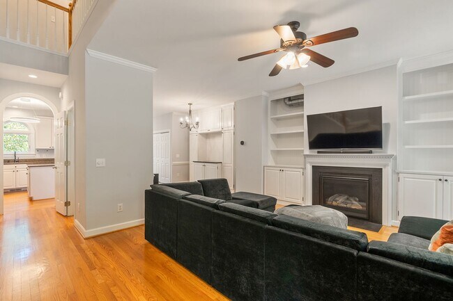 Foto del edificio - Beautiful Southern Village townhome - Furnished - Mid / Long Term lease options