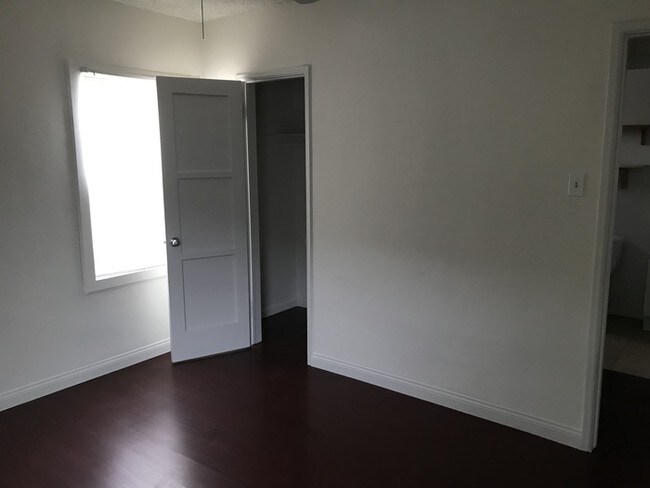 Foto del edificio - 839 S Bunker Hill Dr