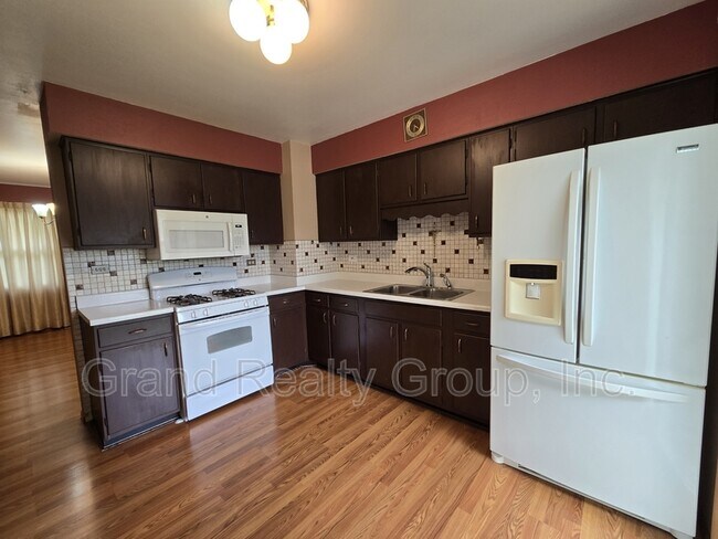 Building Photo - 531 Evergreen Ct