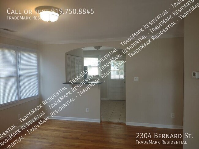 Foto del edificio - 2304 Bernard St