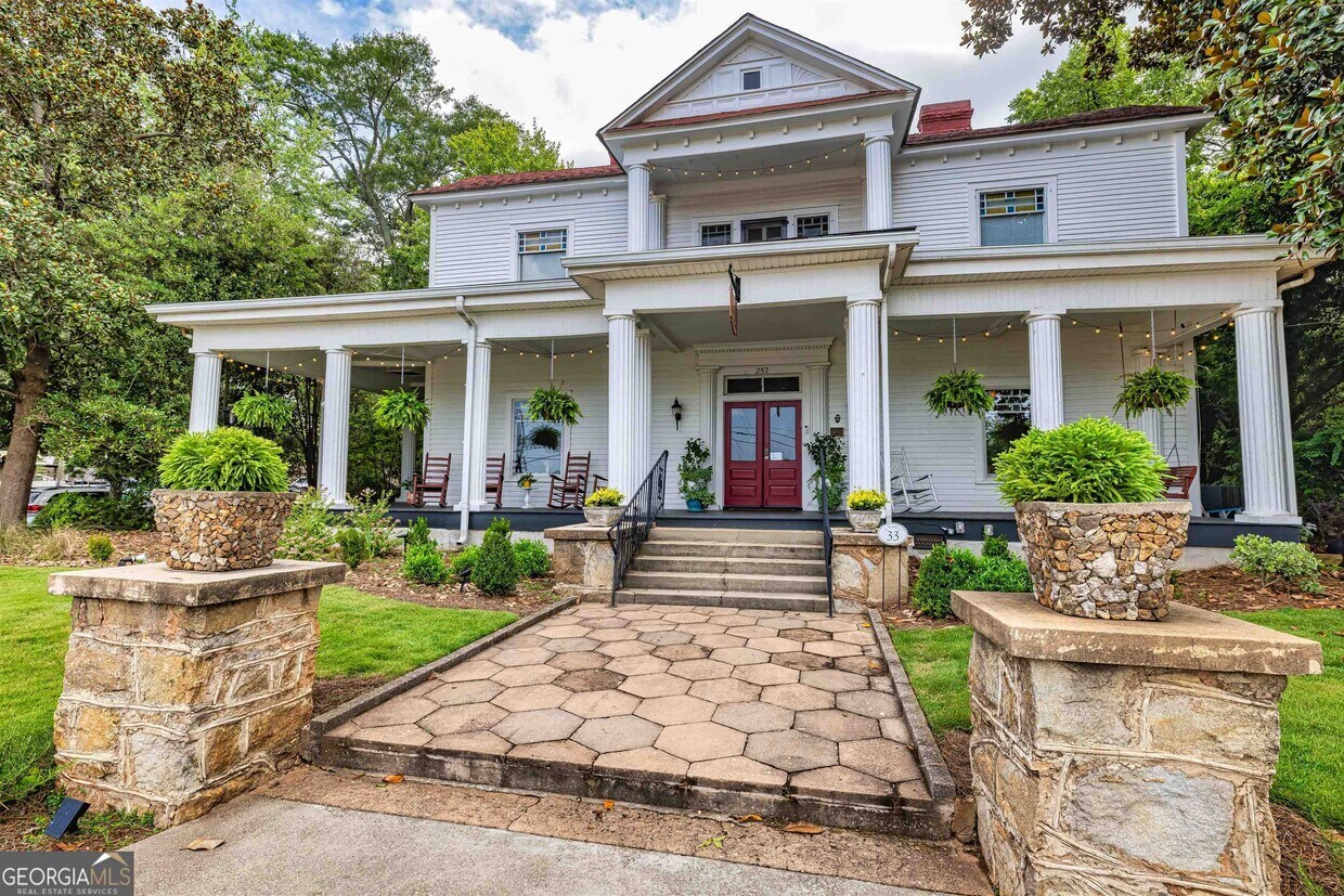 Foto principal - 232 Seavy St