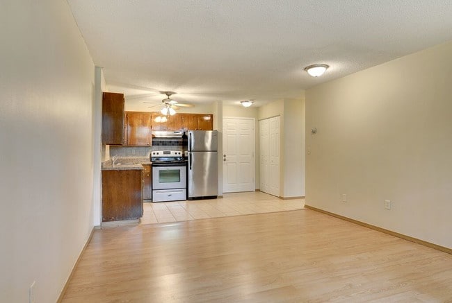 Cocina abierta - 1BR - Uptown Plaza