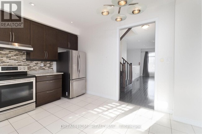 Building Photo - 31 Dundas Way