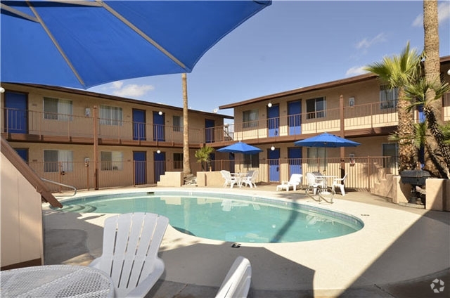 Pool - Northern Chateau Apartments