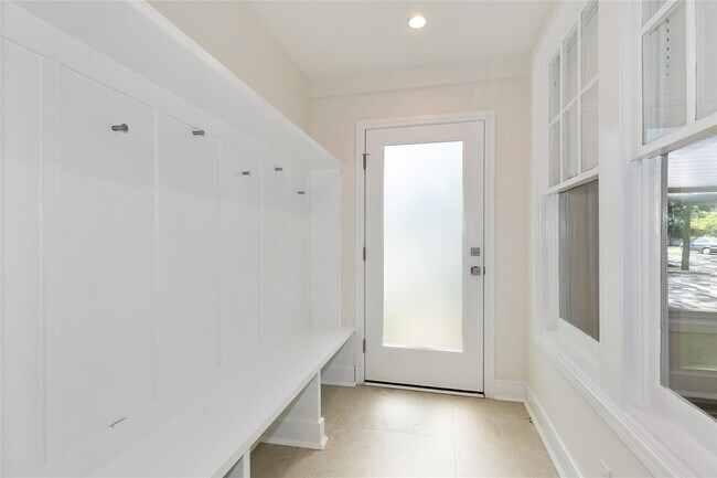 Foto del edificio - 25903 Pembroke Ave