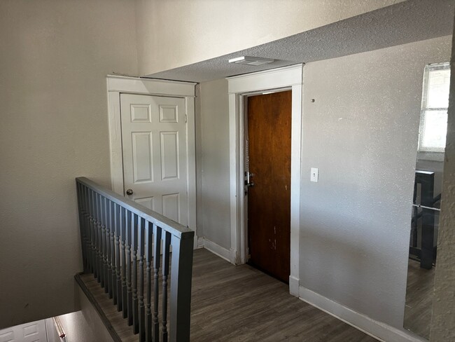 Building Photo - 401 N 5th St