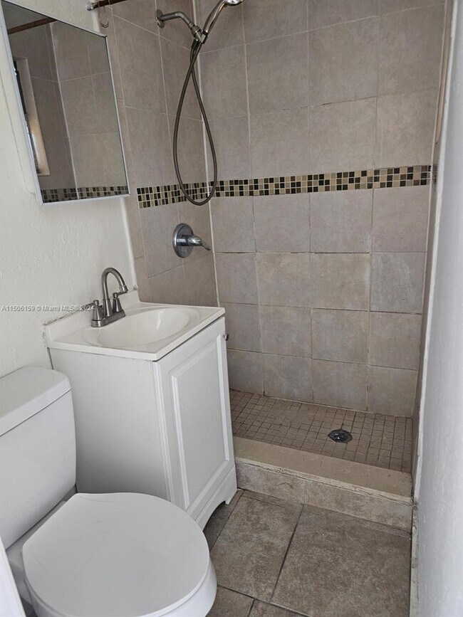 Foto del edificio - 1361 NE 110th Terrace
